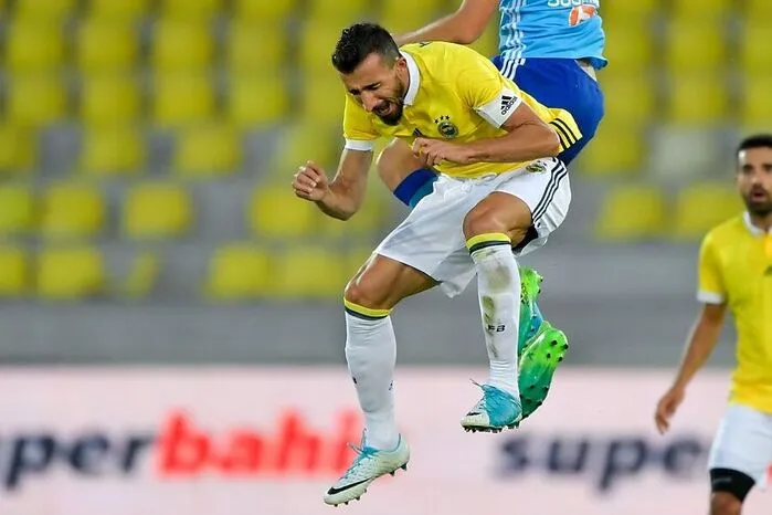 Mehmet Topal (31) Nationalität: Türkei Position: Defensives Mittelfeld Bisherige Vereine: FC Valencia Bisherige Erfolge: 2x Türkischer Meister