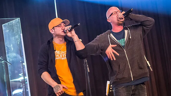 Renè Bacher und Ralph Rojko waren zugleich Organisatoren und Headliner des Benefizkonzerts „Osttirol für Osttirol“. Rund 200 Musikbegeisterte fanden den Weg in den Kolpingsaal Lienz 