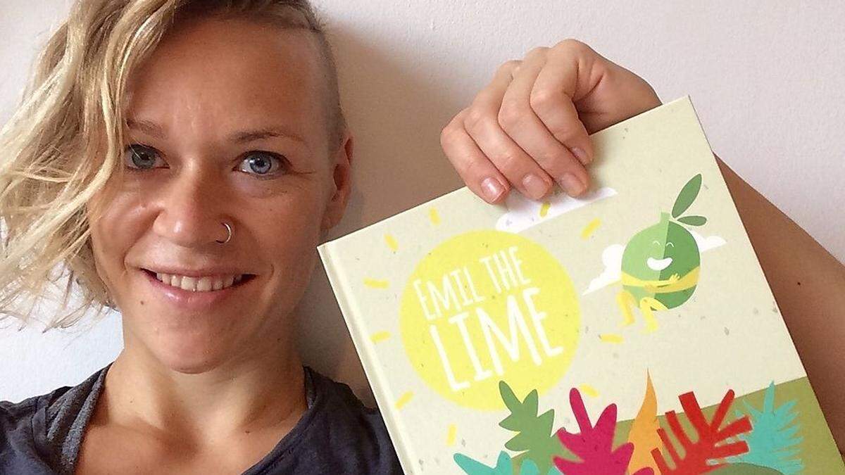 Anita Gritsch mit ihrem Kinderbuch 