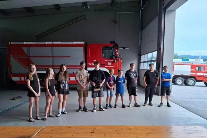 Die jungen Feuerwehrler übernachteten alle zusammen im Mannschaftsraum des Rüsthauses Maria Lankowitz. Kennengelernt haben sich die beiden Gruppen im letzten Jahr, als die Feuerwehrjugend Maria Lankowitz im vergangenen Jahr bei einem Bewerb in Biberwier zu Gast war.