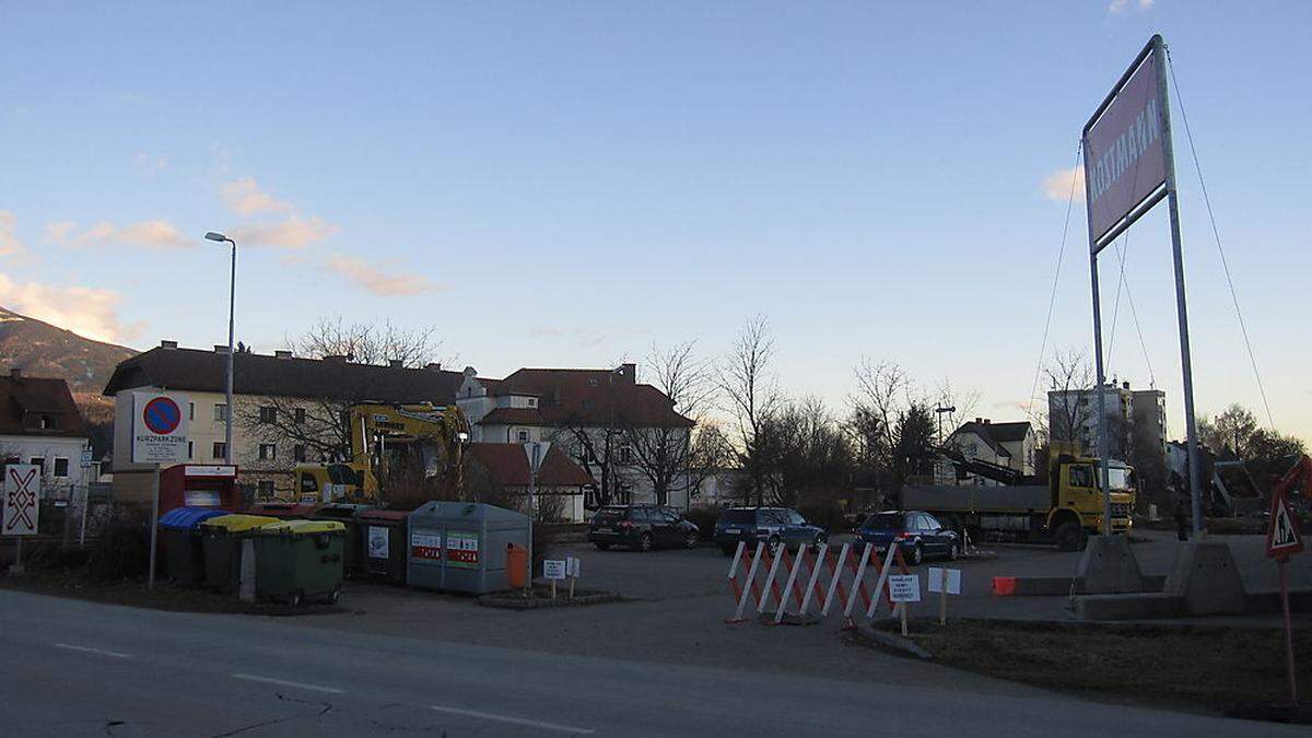 Aufgrund der Bauarbeiten ist der Parkplatz nicht benutzbar