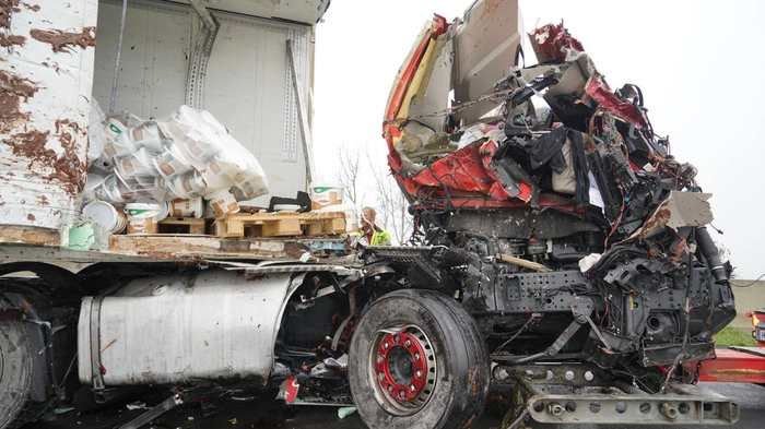 Die A 2 war am Montag nach einem Unfall mit zwei beteiligten Lkw Richtung Wien mehrere Stunden lang gesperrt.