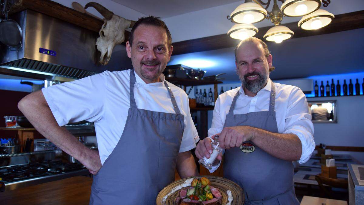 Normalerweise kocht Joe Radinger (li.) im Teatro am Markt auf. Jetzt hatte er im VIP-Club des SK Austria Klagenfurt ein kulinarisches Gastspiel.