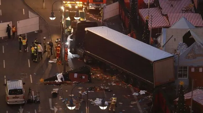 Bei der Amokfahrt am Berliner Weihnachtsmarkt kamen zwölf Menschen um