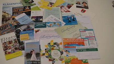 Die Broschüren der Stadt werden künftig ein einheitliches Aussehen haben.