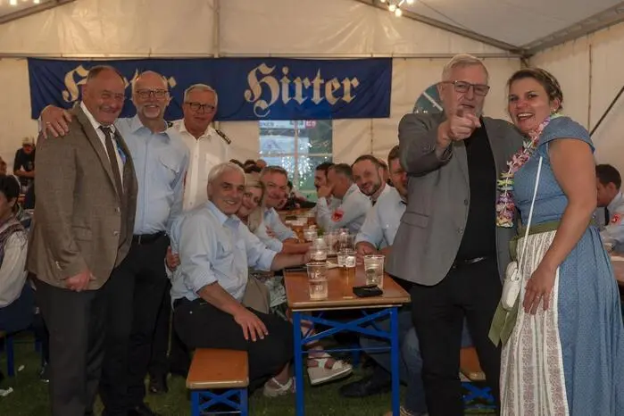 Zum Jubiläum waren auch Gäste aus Deutschland angereist, darunter die Feuerwehr Irlich, der MFZ (Moderner Fanfarenzug) Irlich, die Feuerwehr St. Salvator aus Niederbayern sowie die Feuerwehr Grießbach.