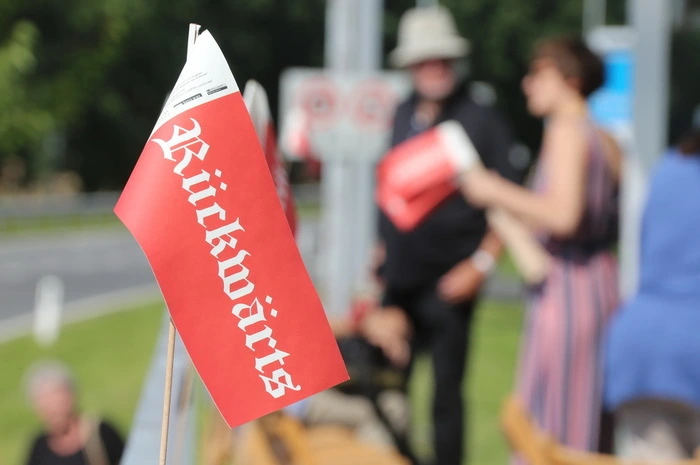 Mit Performances und Lesungen setzte man kulturpolitische Statements zu den Grenzschutzübungen des Innen- und Verteidigungsministeriums in Spielfeld, bei der auch die neue Spezialeinheit Puma ihren ersten Auftritt hatte.