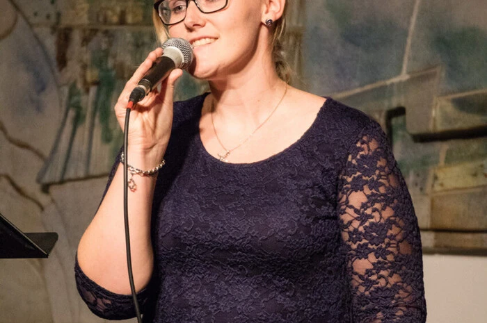 Elisabeth Paßler trat mit Elias Kreimer am Keyboard auf.