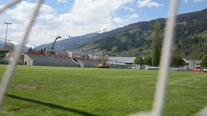 Die Bauarbeiten beim neuen "Aguntstadion" gehen stetig voran