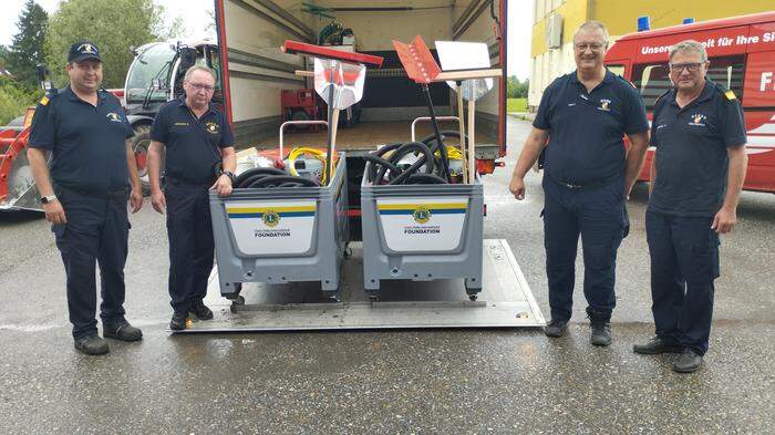 Neue Geräte für Hochwassereinsatz an Feuerwehr Fürstenfeld gespendet
