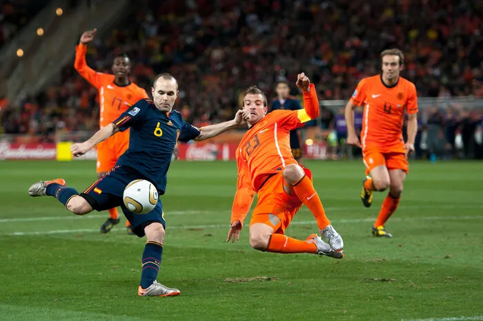 Zwei Jahre später schoss Iniesta gegen Niederlande zum Weltmeistertitel. Gegen die Niederlande netzte er in Minute 116. ein.