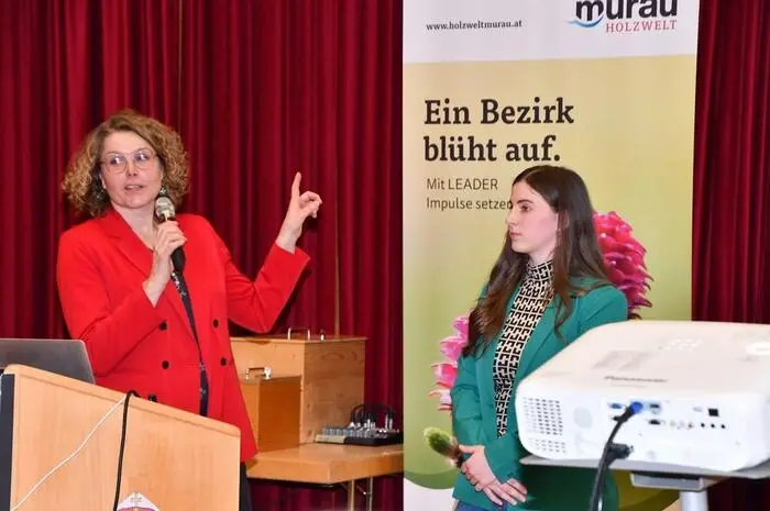 Unterstützung gibt es vom Team der Holzwelt Murau. 