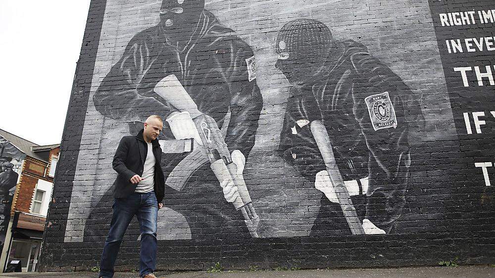 Ein Wand in Belfast erinnert an den Konflikt