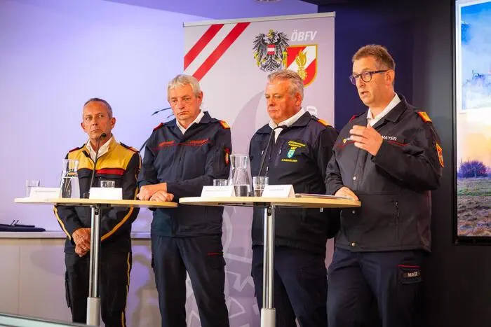 Der steirische Landesfeuerwehrkommandant Reinhard Leichtfried (2. von links) zog mit seinen Kollegen Bilanz