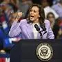 News Bilder des Tages Aug. 10, 2024 - Las Vegas, Nevada, U.S. - Democratic presidential candidate, U.S. Vice President Kamala Harris speaks at a campaign rally at the Thomas & Mack Center on August 10, 2024 in Las Vegas, Nevada. Harris and her newly selected running mate Tim Walz made a stop in the battleground state while campaigning across the country. Las Vegas USA - ZUMAbk3_ 20240810_zaf_bk3_023 Copyright: xDavidxBeckerx