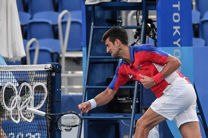 Für Novak Djokovic war 2021 ein herausragendes Jahr. Der Serbe gewann Wimbledon, die French Open und die Australian Open. Bei den Olympischen Spielen scheiterte er allerdings im Halbfinale an Alexander Zverev - und im Spiel um Bronze war die Stimmung richtig schlecht.