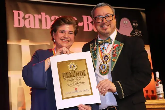 Aus den Händen von BÖF-Landespräsidentin-Stvr. Bettina Smolle erhielt Peter Michael Kowal den Landesverdienstorden überreicht!