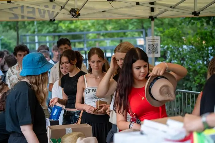  „Für uns ist es ein schönes Zeichen, dass die Baywatchparty so gut ankommt und auch dieses Jahr die Leute vor Beginn bereits auf dein Einlass gewartet haben“, sagt Julian Macher von der Jungen Stadt Weiz, die die Veranstaltung organisierte. 