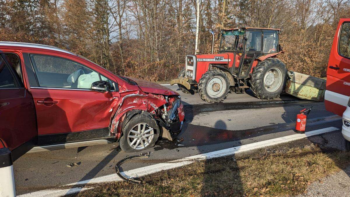 Der Pkw-Lenker wurde unbestimmten Grades verletzt, das Fahrzeug schwer beschädigt