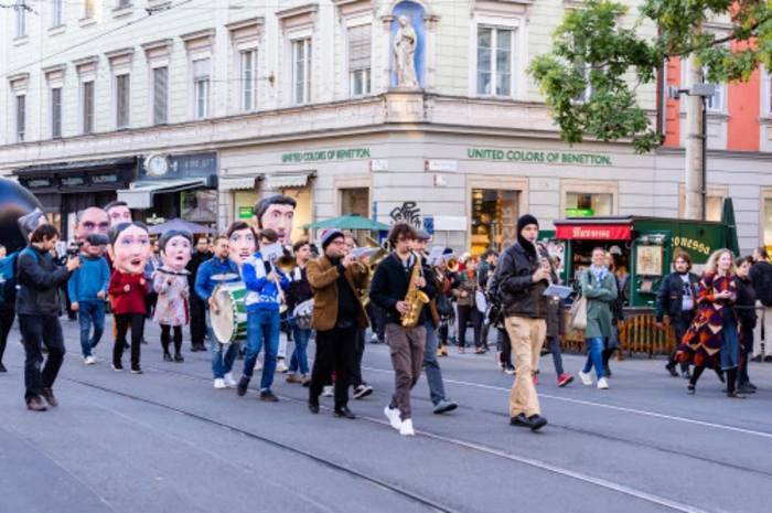 "September Brass" um Eddie Luis führte die Prozession an.