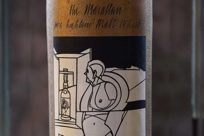 Die 60 Jahre alte Flasche Macallan Valerio Adami 1926 wurde am Mittwoch bei der Versteigerung in Edinburgh für 848.750 Pfund (947.000 Euro) verkauft. Eine Flasche aus demselben Fass war im Mai in Hongkong für rund 814.000 Pfund verkauft worden.