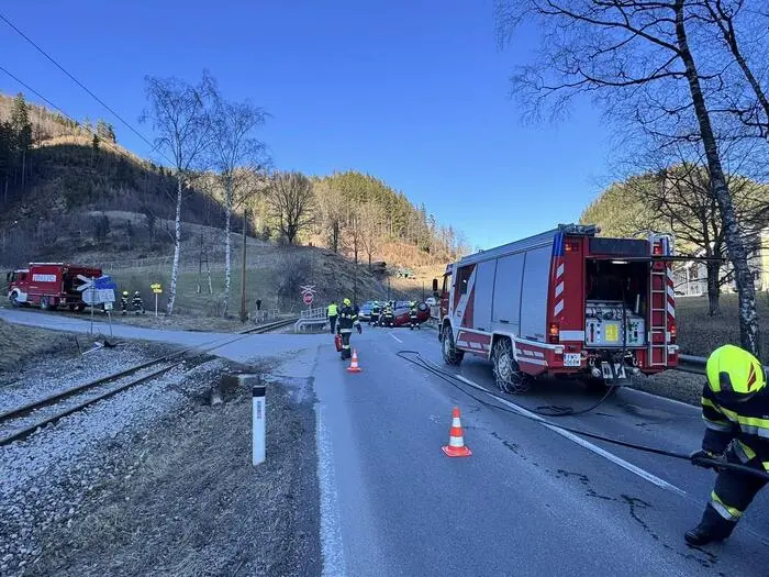 Die L 104 musste während der Bergung kurz gesperrt werden