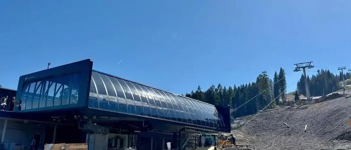 Bei der Talstation der Treßdorfer Almbahn sind die finalen Bauarbeiten im Gange