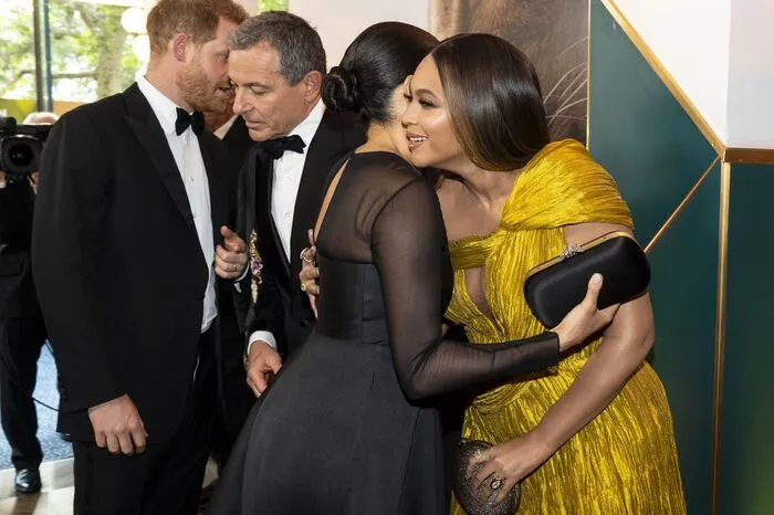 ... sehr volksnah bzw. Popstar-nah. Sie umarmte nicht nur Beyoncé, ...  