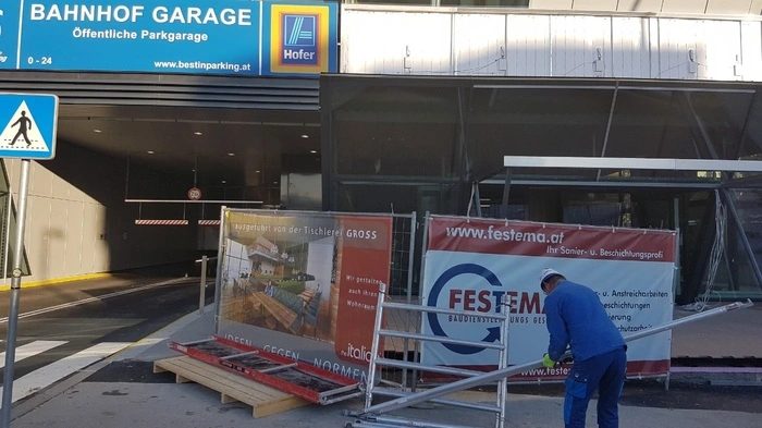 Grazer Hauptbahnhof: Beim Hotel Ibis, wo einst der Merkur-Markt daheim war, . . .