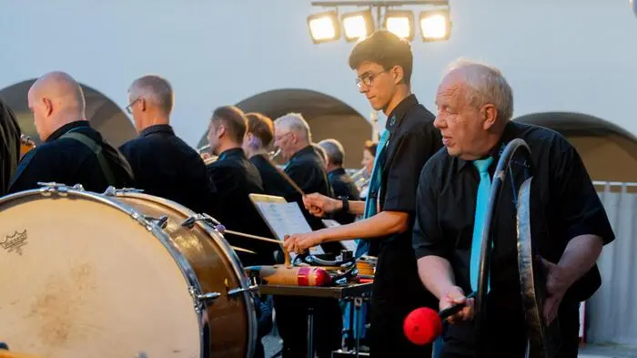 OPEN AIR KONZERT der Stadkapelle Klgft: Bond-James Bond