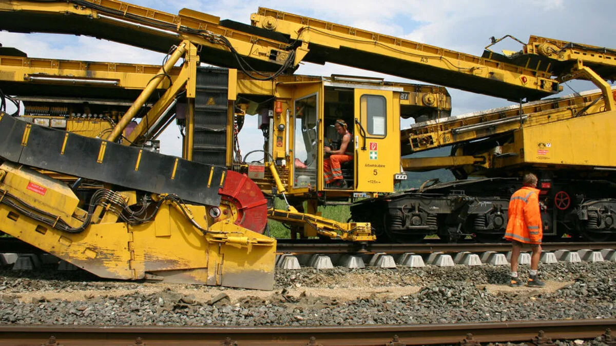 ÖBB bewegen 13.000 Tonnen Gleisschotter.