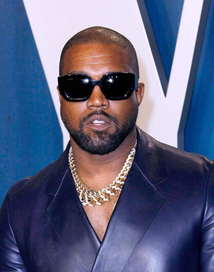 Rapper Kanye West wurde nach antisemitischen Kommentaren auf Instagram und X zumindest vorübergehend gesperrt. Adidas trennte sich daraufhin von West