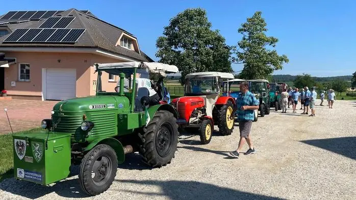 Acht Traktoren machten sich mit dem Laßnitztaler Traktor-Fanclub auf eine viertägige Tour durch Slowenien