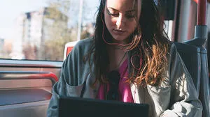 Bald Arbeitszeit: Arbeiten in den Öffis