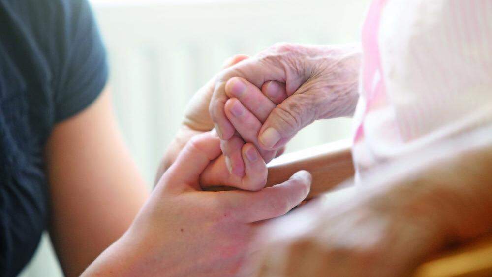 Über 150 ehrenamtliche Begleiterinnen und Begleiter gibt es bei der Hospizbewegung Diakonie 