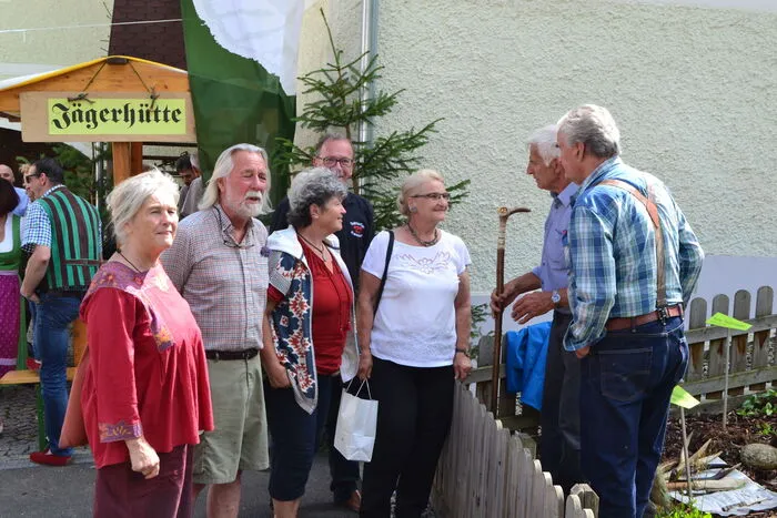 Im Museumshof konnten die Marktfestbesucher eine Reihe an interessanten Informationen sammeln. Neben kostenlosen Museumsführungen und dem Vortrag „Erinnern Sie sich noch an…“, erstellt von Alois Gamsjäger, gab Gottfried Waggermayer einen kleinen Einführungskurs in Kräuterkunde direkt am Marktfest.