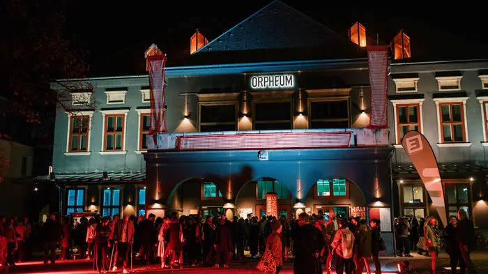 Das Grazer Orpheum leuchtete Samstagabend nicht nur von außen, drinnen strahlten die frisch gekürten Preisträgerinnen und Preisträger.