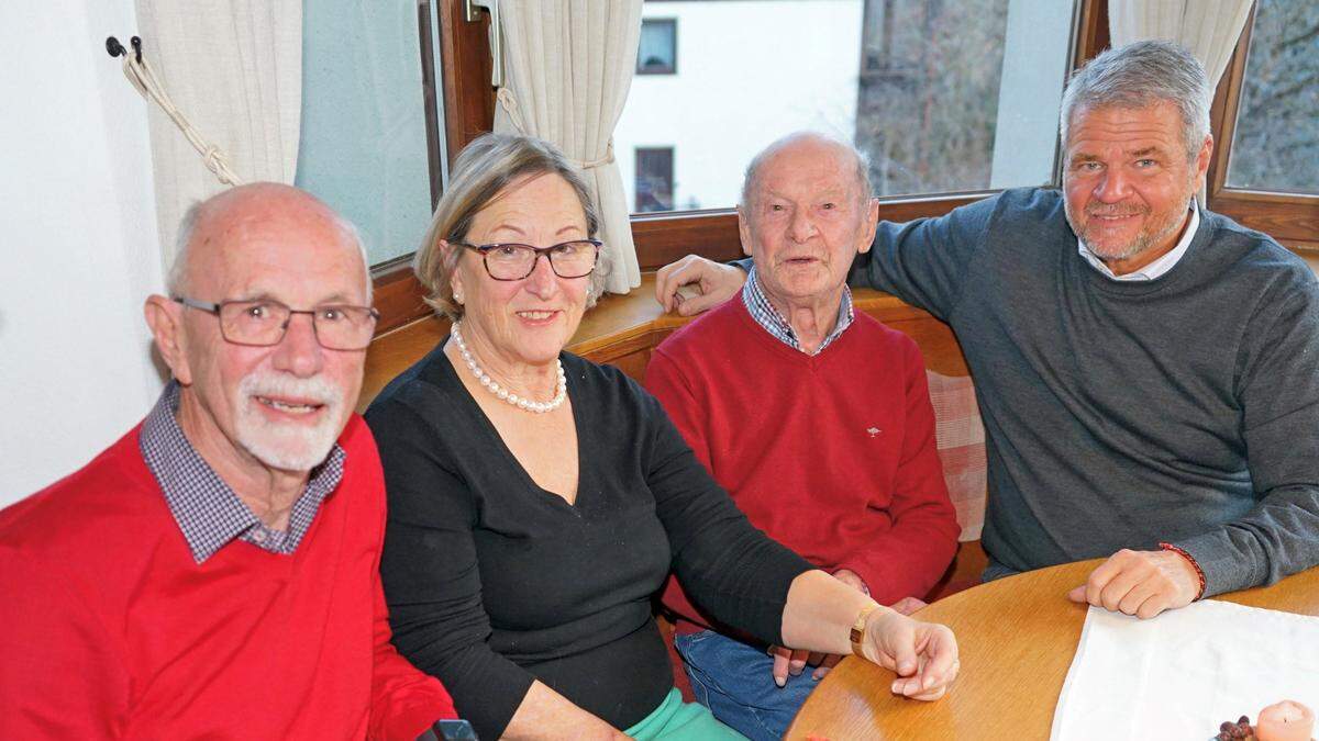 Feierten gemeinsam Traars 100. Geburtstag: Schwiegersohn Erhard Egarter, Tochter Helgard Egarter, Jubilar Johann Traar und Bürgermeister Gerhard Köfer