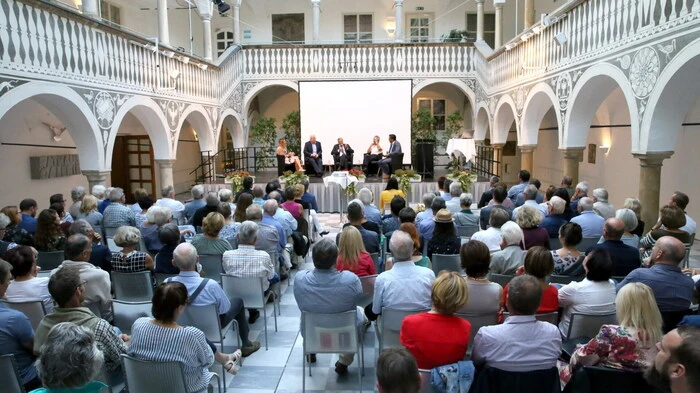 Wirtschaftswissenschaftler Stephan Schulmeister gastierte am Dienstagabend auf Einladung des Bundes Sozialdemokratischer Akademiker (BSA) St. Veit/Feldkirchen im Rathaushof der Herzogstadt. 