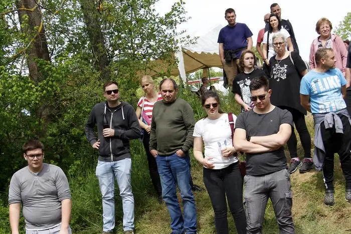 Mehr als 3000 Gummienten schwammen bei diesem Bewerb im Rittscheinbach um die Wette.