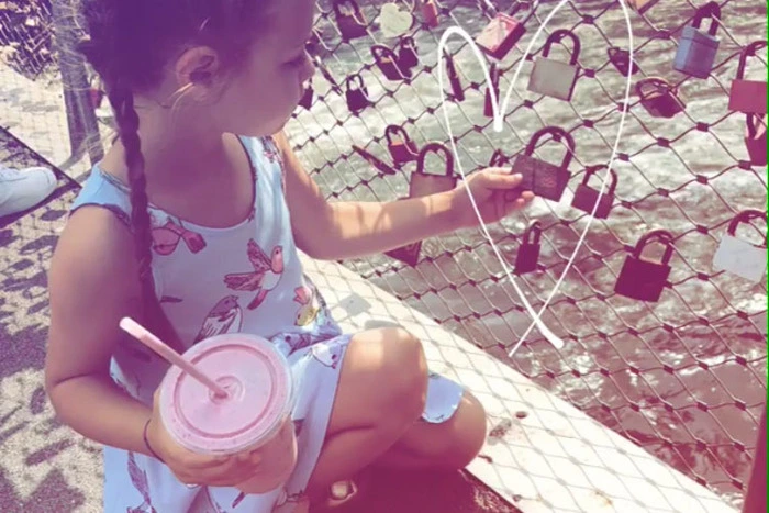 Für Silke Valtan (Instagram: _mevs_) ist der liebste Ort die Erzherzog-Johann-Brücke: „Ich liebe den Blick auf den Schloßberg, zum Kunsthaus und auf die Murinsel! Für unsere Tochter ist es ein Höhepunkt unser Schloss auf der Brücke zu suchen.“
