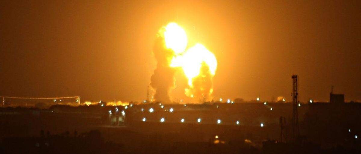 Israelische Bomben auf Ziele im Gaza-Streifen