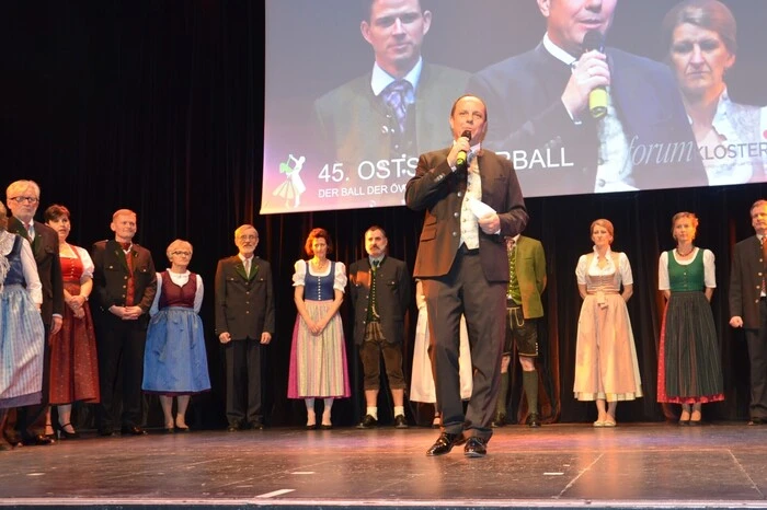 Bürgermeister Christoph Stark hieß seine Gäste herzlich Willkommen und begrüßte Vertreter vom Roten Kreuz, der Freiwilligen Feuerwehr und der Polizei Gleisdorf, politische Kollegen und Bürgermeister aus umliegenden Gemeinden.
