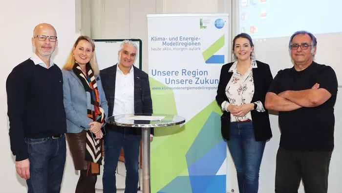 Am Foto von Links: Anton Knees (Referent), Eva Hoffmann (Bezirksstellenobfrau), Klaus Kert (Bezirksstellenleiter), Sabine Kinz  (KEM Managerin) und Christian Finger (Referent).