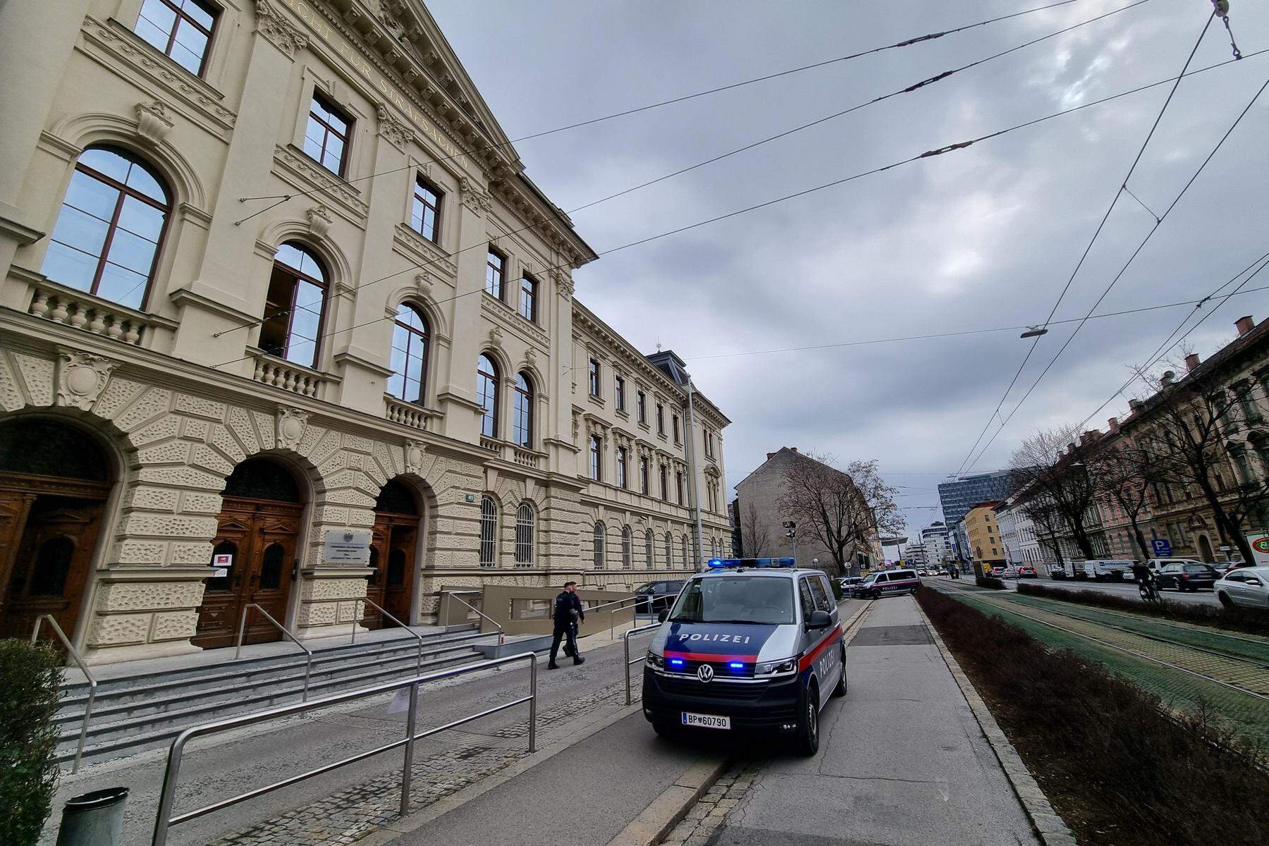 Mehrere Männer attackiert: 20-Jährige stand wegen versuchten Mordes in Graz vor Gericht