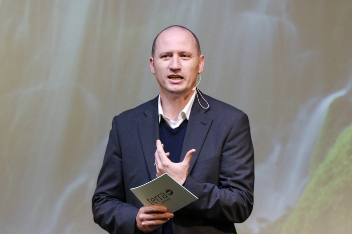 Klaus Egger vom Südtiroler Terra Institut führte als Moderator durch den Abend.