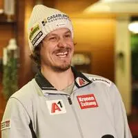 Manuel Feller kann über die Vermutung, er würde sieben Millionen Euro pro Jahr verdienen, herzlich lachen