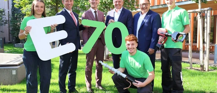 (v.l.n.r.) Marie Lercher (Bürokauffrau, 1. Lehrjahr), Werner Ressi (Vorstand Energie Steiermark), Landesrat Willibald Ehrenhöfer, Landeshauptmann Mario Kunasek, Jonas Jauk (Doppelberuf Elektrotechniker & Technischer Zeichner, 2. Lehrjahr), Martin Graf (Vorstand Energie Steiermark) und Simon Damm (Elektrotechniker, 2. Lehrjahr)