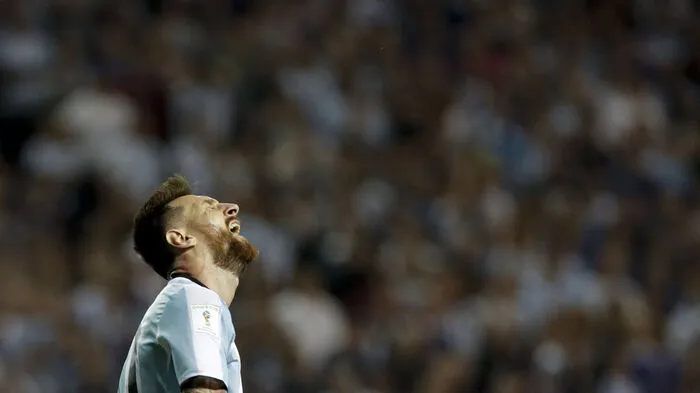 Lionel Messi: Der fünfmalige Weltfußballer liegt mit Argentinien derzeit in der Südamerika-Gruppe nur auf dem sechsten Platz. Damit wäre Argentinien in Russland nicht dabei. In der letzten Runde am Dienstag (Mittwoch MESZ) ist ein Sieg in Ecuador Pflicht, soll der Traum vom WM-Titel für Messi und Co. nicht schon ein halbes Jahr vor der Endrunde platzen.