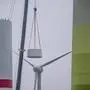Aufbau des Turm eines Windkraftwerks in einem Windpark bei Issum, 9 ältere Windenergieanlagen vom Hersteller Enercon Modellreihe E-58 hinten rechts, die über zwei Jahrzehnte in Betrieb gewesen sind, werden durch insgesamt vier Anlagen vom Typ Enercon E-160, im Bau, mit insgesamt 22 Megawatt Leistung ersetzt, Niederrhein, NRW, Deutschland Windpark Bauarbeiten *** Erection of the tower of a wind power plant in a wind farm near Issum, 9 older wind turbines from the manufacturer Enercon model series E 58 rear right, which have been in operation for over two decades, are being replaced by a total of four Enercon E 160 turbines, under construction, with a total output of 22 megawatts, Lower Rhine, NRW, Germany Wind farm construction work